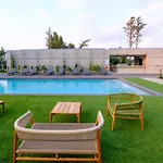 Sunset Gardens * לימסול